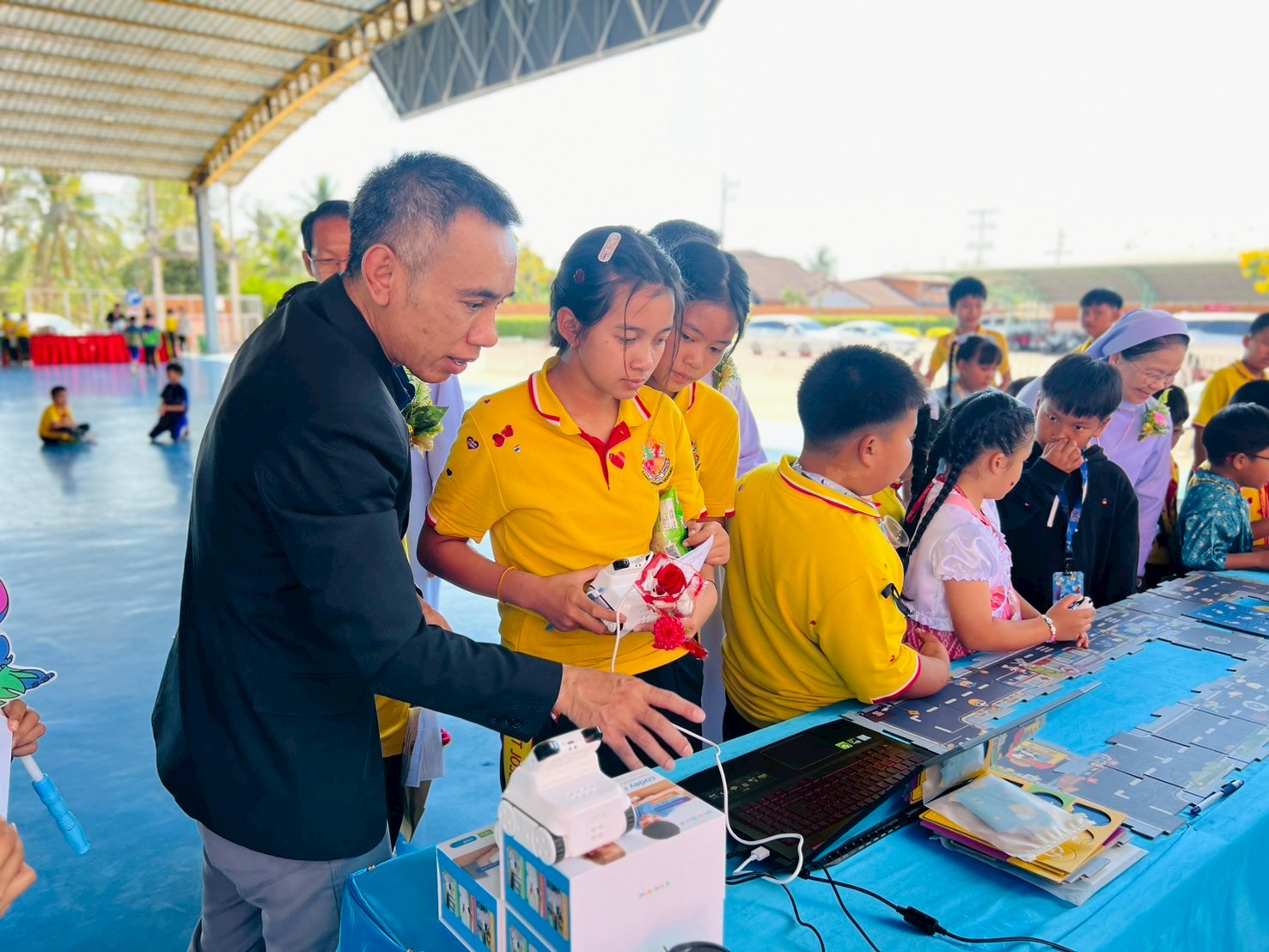 นักวิจัย CEAE ร่วมเป็นวิทยากรด้านพลังงานทางเลือกให้กับนักเรียนโรงเรียนเซนต์ยอเซฟนาแก ในงาน SJNK Open House 2025